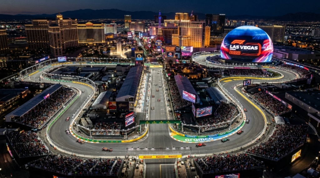Aerial view of the Las Vegas Strip Circuit layout showing grandstand zones, Sphere, and the Las Vegas Boulevard straight during the 2026 F1 Grand Prix weekend